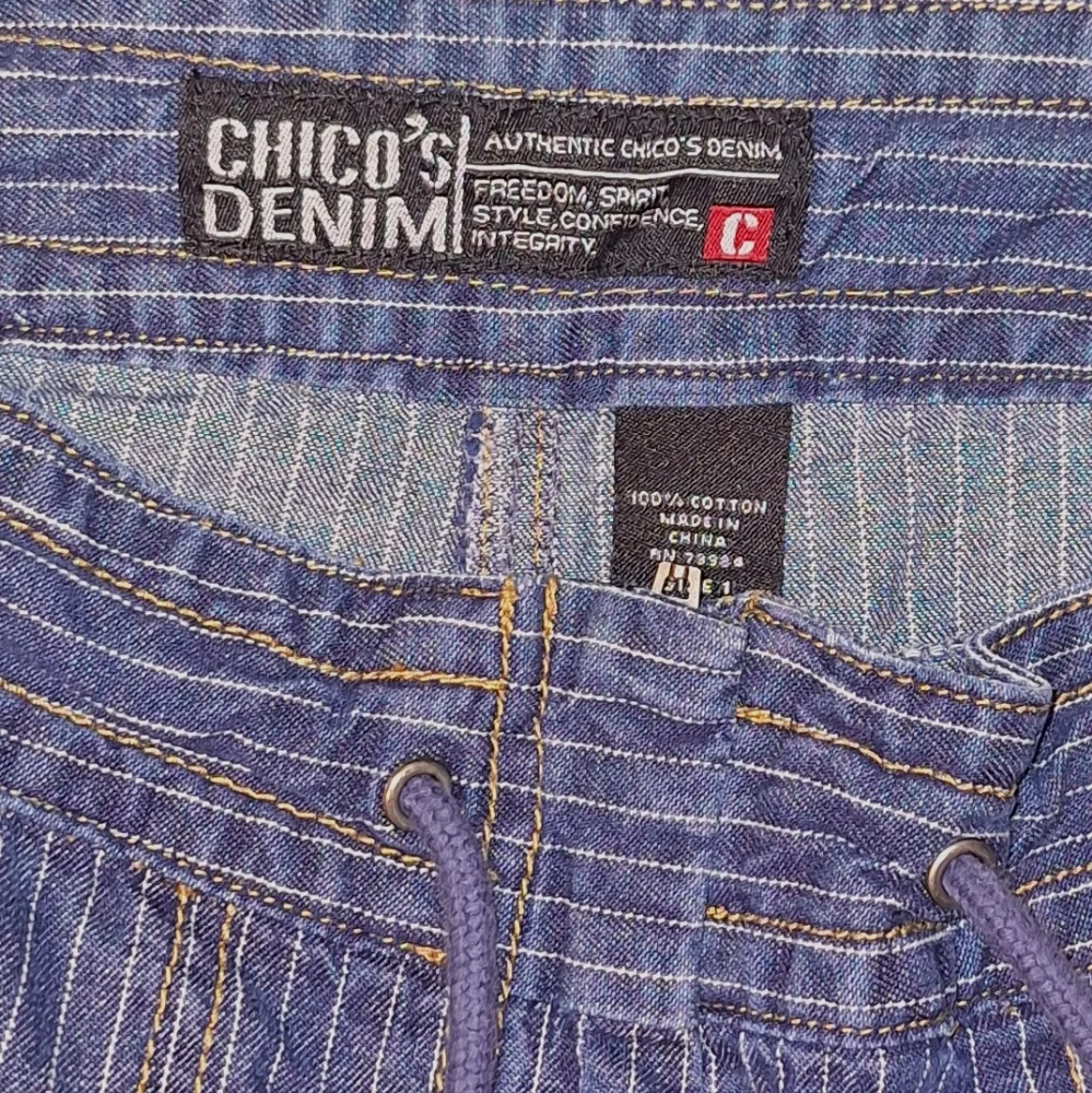 Chico's Railroad pinstripe cotton crop capri Jean's sz 1 8 *A1 - Picture 3 of 7